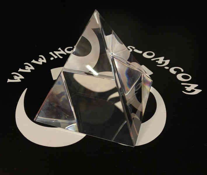 Pirámide de Cristal 7.7 cm Aprox